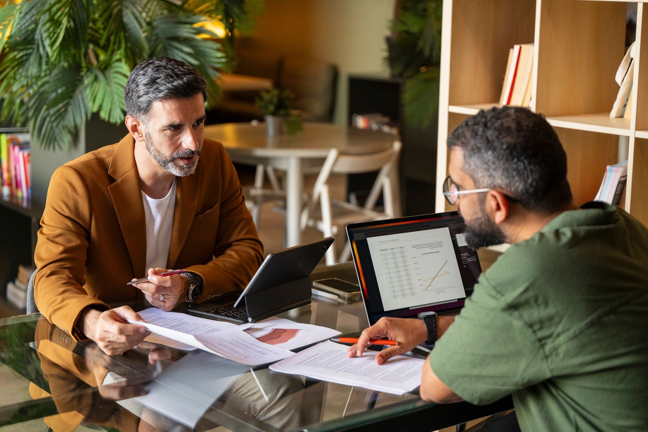 Reunión de asesoría con documentación