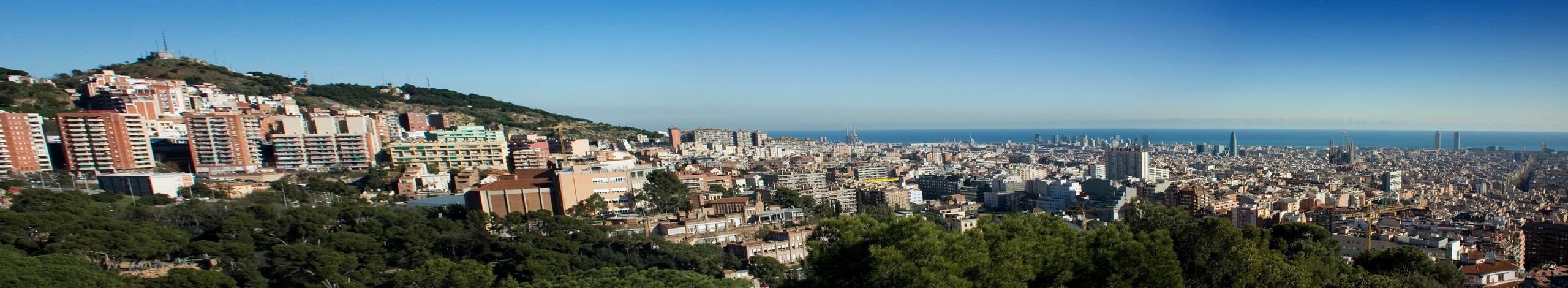 Vista panorámica de Barcelona desde una colina
